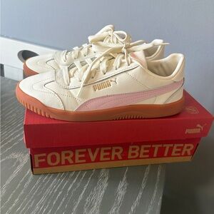 Women’s cream & pink Puma sneakers